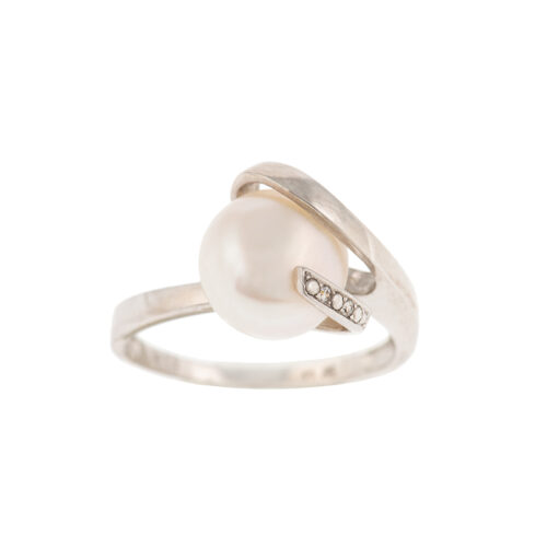 D33 . C14 WHITE GOLD . PEARL & WHITE ZIRCONS
